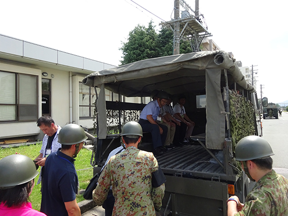 軍用トラック