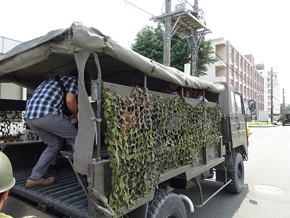 軍用トラック